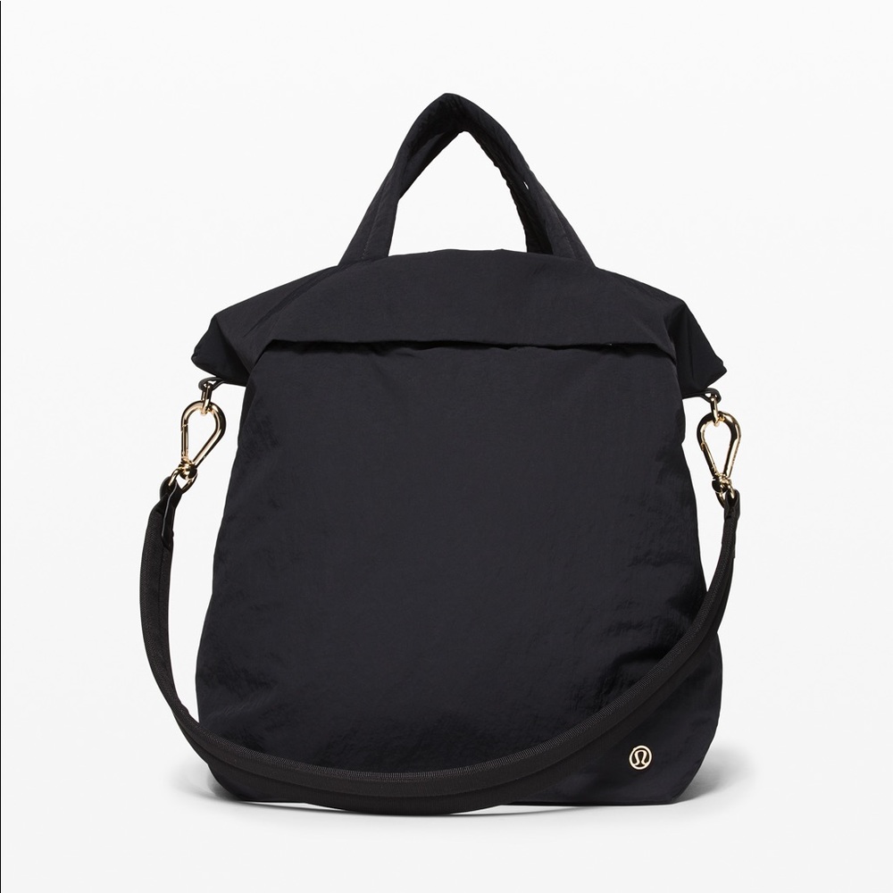 Lululemon On My Level Bag 19L- Black and Gold